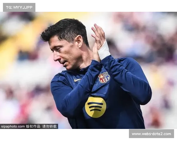 莱万帽子戏法导演巴萨4-2逆转塞尔塔，积分紧追皇马