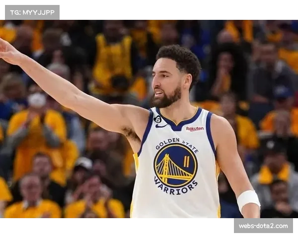 时隔一年复出，克莱·汤普森首节替补登场连中三记三分